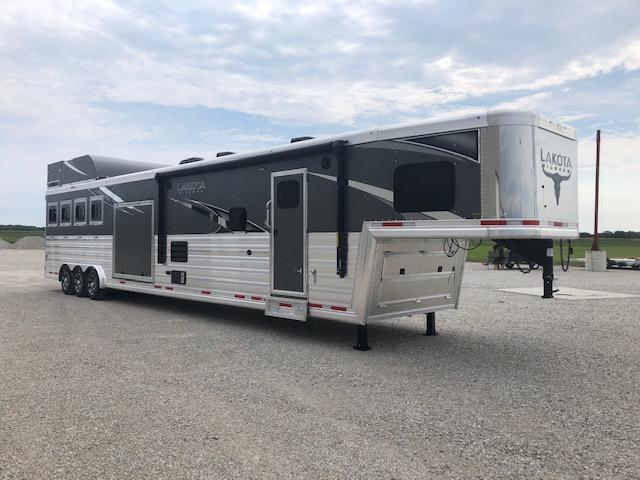2022 Lakota Bighorn 8418TCE Horse Trailer 2022 Lakota Bighorn 8418TCE Horse Trailer