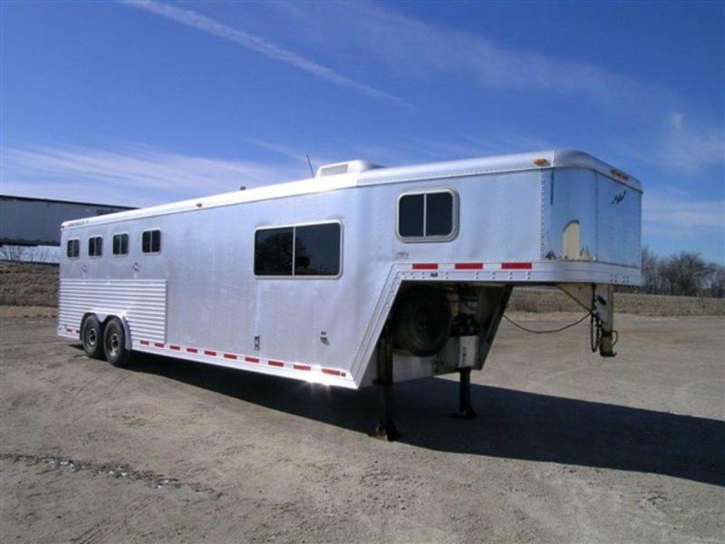 1997 Featherlite Trailers 4H w/9' SW LQ GN 1997 Featherlite Trailers 4H w/9' SW LQ GN