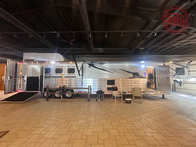 2026 Lakota BI8418TCE Bighorn 4H w/ 18' SW LQ & 12' Slide  Trailer