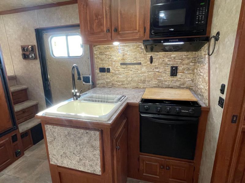 used Horse Trailers Sundowner Trailers  for sale, in Ottawa, IL Thumbnail 8