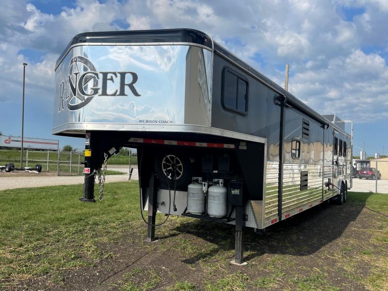 used Horse Trailers Bison Trailers  for sale, in Ottawa, IL Thumbnail 5