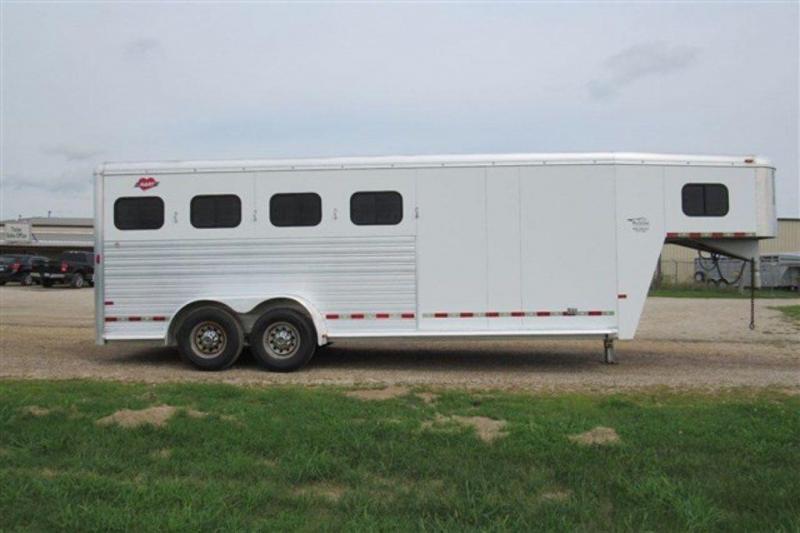 2006 Hart Trailers 4H w/4'SW Front Dress 2006 Hart Trailers 4H w/4'SW Front Dress