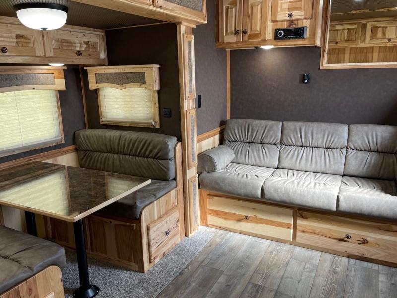 used Horse Trailers Merhow Trailers  for sale, in Ottawa, IL Thumbnail 9