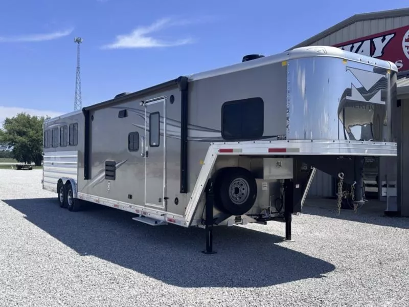 new Horse Trailers Merhow Trailers  for sale, in Litchfield, IL Thumbnail 3