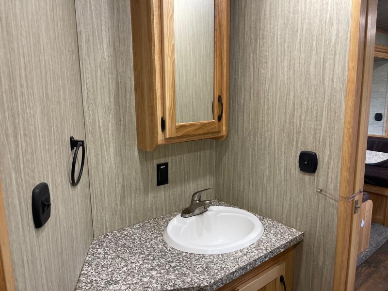 used Horse Trailers Bison Trailers  for sale, in Ottawa, IL Thumbnail 10
