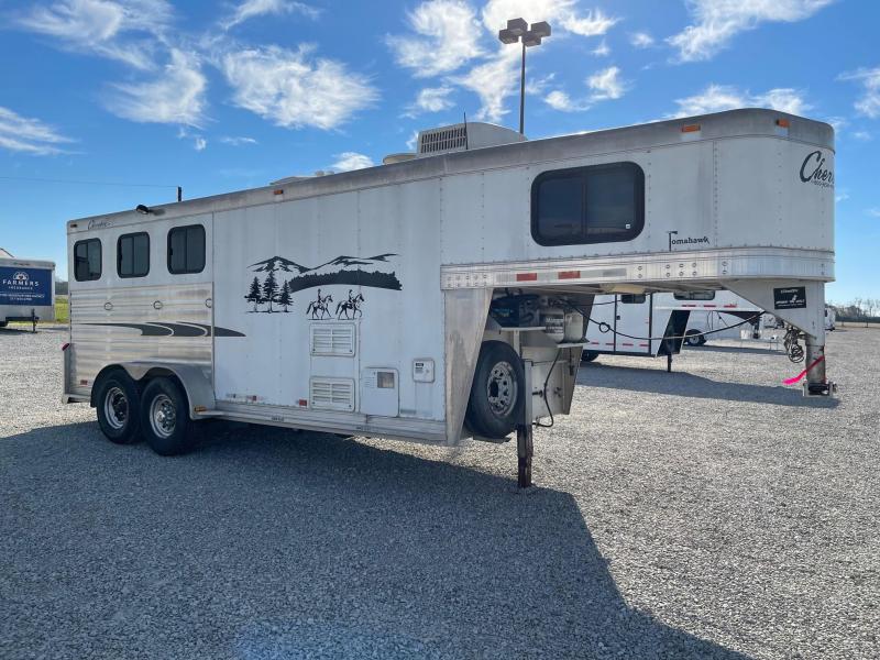2004 Cherokee Tomahawk 3H w/ 4' SW TA GN Horse Trailer 2004 Cherokee Tomahawk 3H w/ 4' SW TA GN Horse Trailer