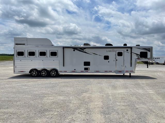 2023 Lakota BH8418TCE Bighorn w/18' SW & 12' Slide LQ GN Horse Trailer 2023 Lakota BH8418TCE Bighorn w/18' SW & 12' Slide LQ GN Horse Trailer