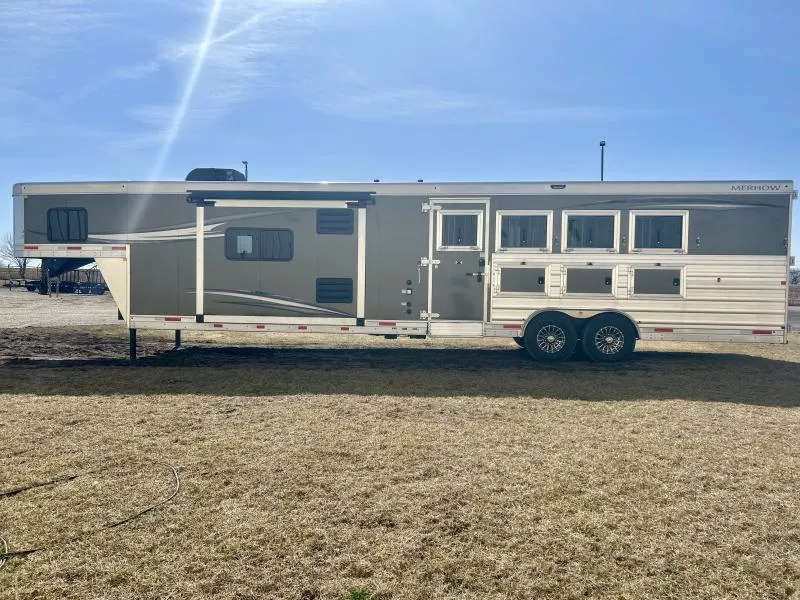 new Horse Trailers Merhow Trailers  for sale, in Ottawa, IL Thumbnail 5