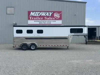 2002 Sundowner Trailers 3H Valuelite GN Horse Trailer