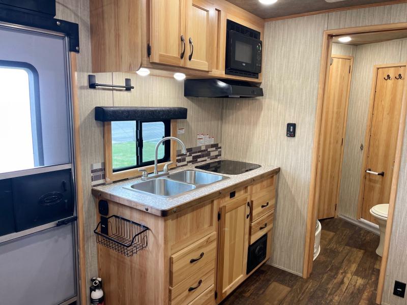 used Horse Trailers Bison Trailers  for sale, in Ottawa, IL Thumbnail 9