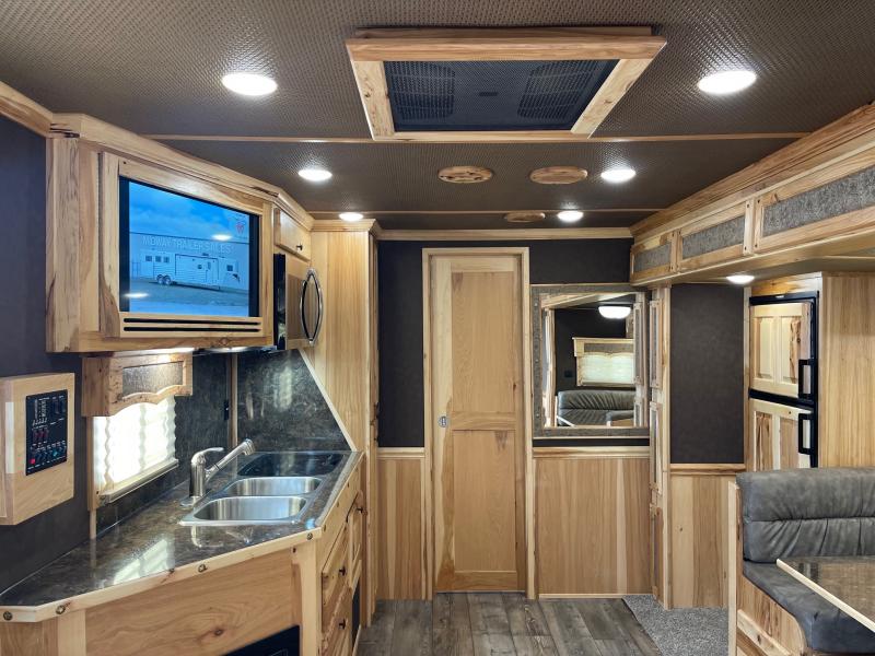 used Horse Trailers Merhow Trailers  for sale, in Ottawa, IL Thumbnail 12