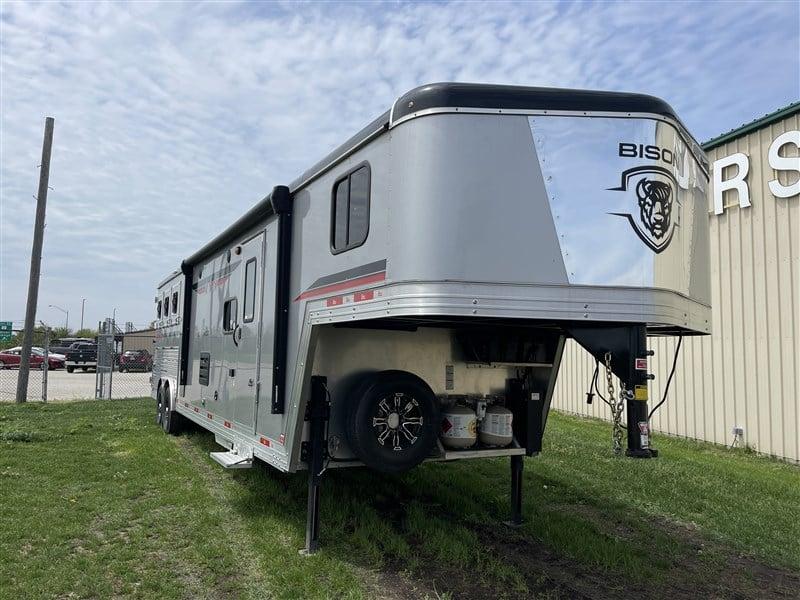 used Horse Trailers Bison Trailers  for sale, in Ottawa, IL Thumbnail 2