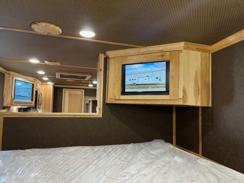 used Horse Trailers Merhow Trailers  for sale, in Ottawa, IL Thumbnail 11