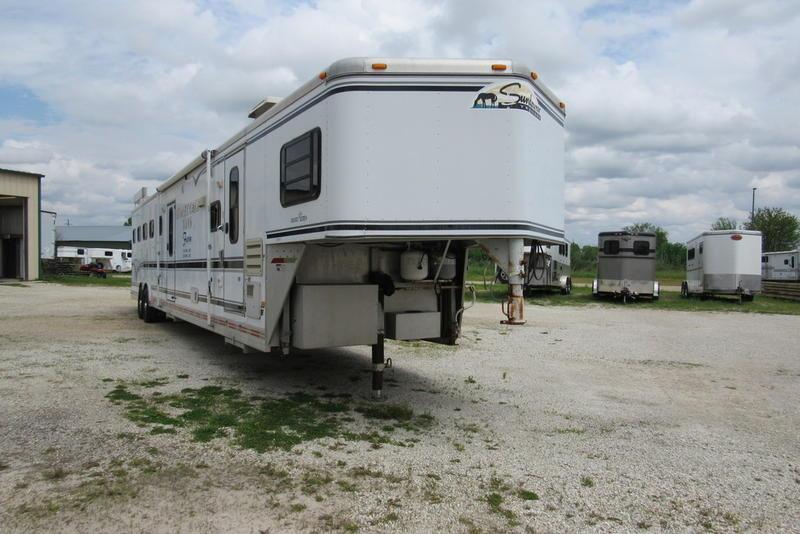 1997 Sundowner Trailers Sunlite 720 5H w/ 10' SW LQ w/ 6' Slide & 45" Mid Horse Trailer 1997 Sundowner Trailers Sunlite 720 5H w/ 10' SW LQ w/ 6' Slide & 45" Mid Horse Trailer