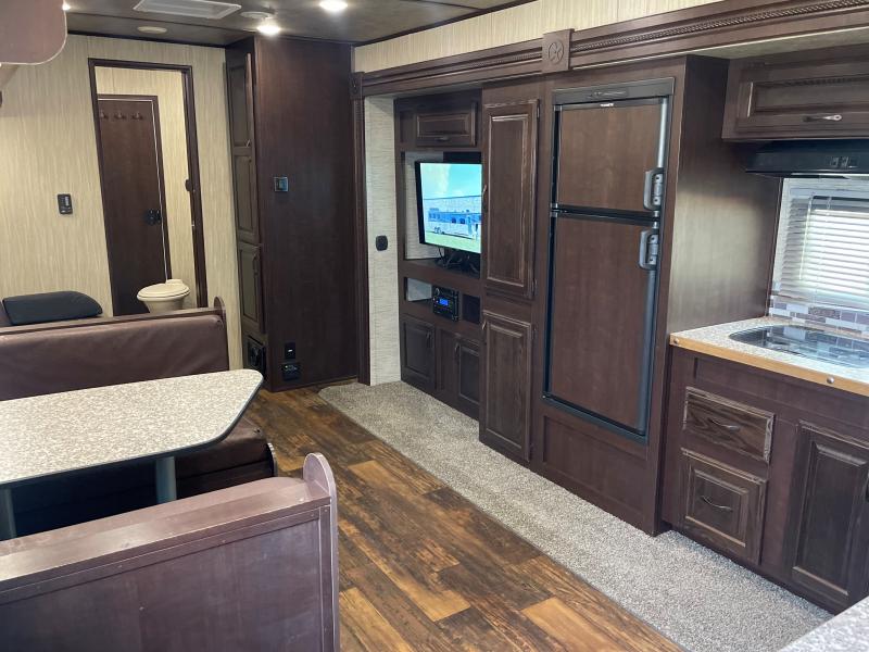 used Horse Trailers Bison Trailers  for sale, in Ottawa, IL Thumbnail 8
