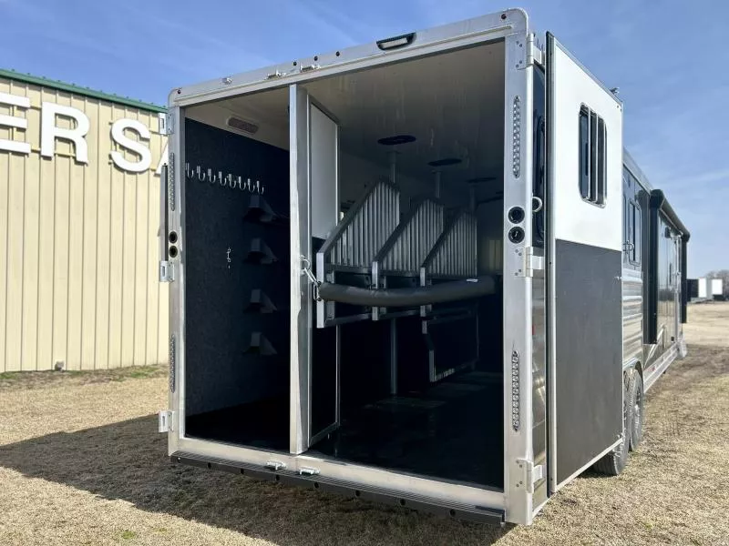new Horse Trailers Merhow Trailers  for sale, in Ottawa, IL Thumbnail 17