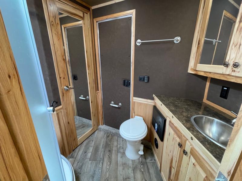 used Horse Trailers Merhow Trailers  for sale, in Ottawa, IL Thumbnail 15