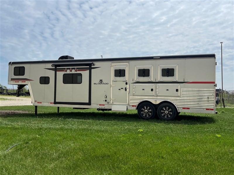 used Horse Trailers Bison Trailers  for sale, in Ottawa, IL Thumbnail 5