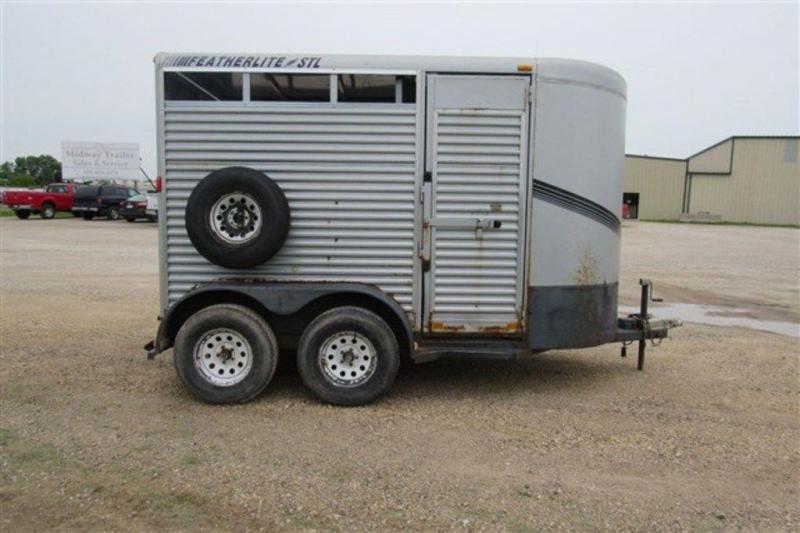 2001 Featherlite STL 2H BP w/2' Dress 2001 Featherlite STL 2H BP w/2' Dress