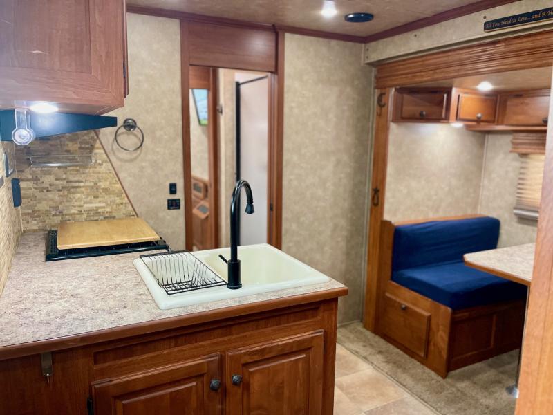 used Horse Trailers Sundowner Trailers  for sale, in Ottawa, IL Thumbnail 6