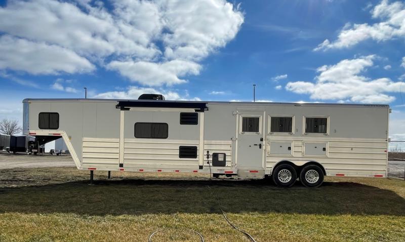 used Horse Trailers Merhow Trailers  for sale, in Ottawa, IL Thumbnail 8