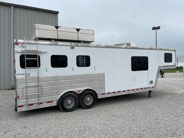 2007 Kiefer Built Genesis X8083 3H w/ 9' SW LQ TA GN Horse Trailer 2007 Kiefer Built Genesis X8083 3H w/ 9' SW LQ TA GN Horse Trailer