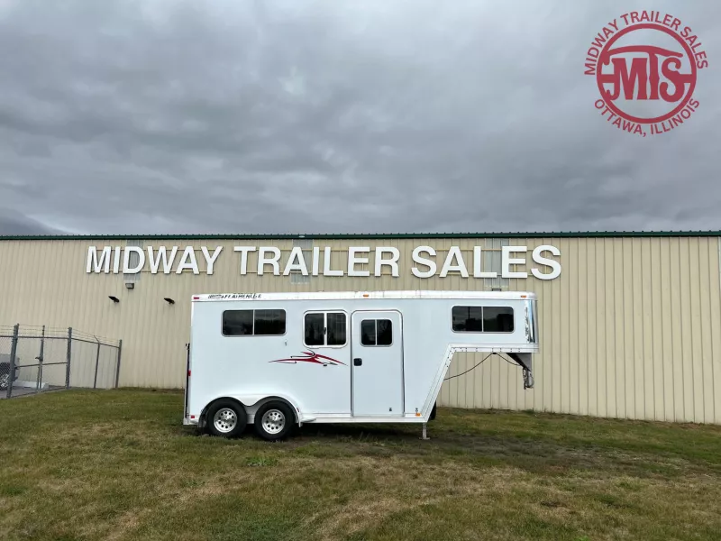 2007 Featherlite 2H Straight Load w/ Front Dress Horse Trailer