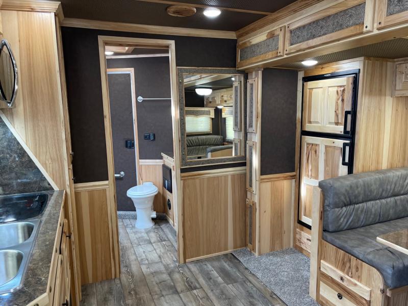used Horse Trailers Merhow Trailers  for sale, in Ottawa, IL Thumbnail 13
