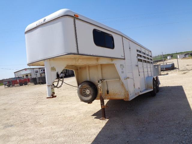 2000 CM 20' 3HORSE SLANT W/ TACKROOM Livestock Trailer 2000 CM 20' 3HORSE SLANT W/ TACKROOM Livestock Trailer