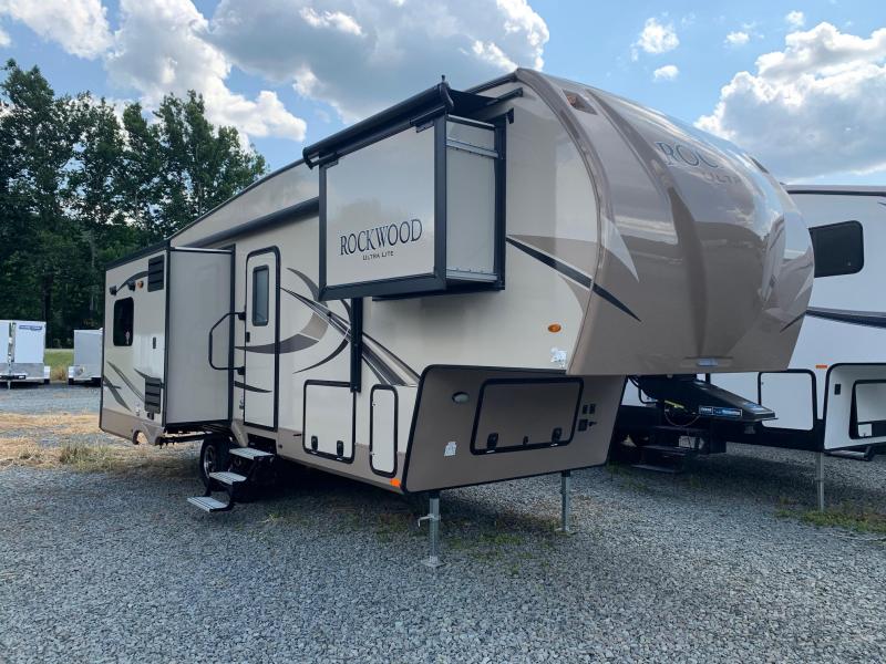 2019 Forest River Inc. ROCKWOOD Signature Ultra Lite 8290BS Fifth Wheel