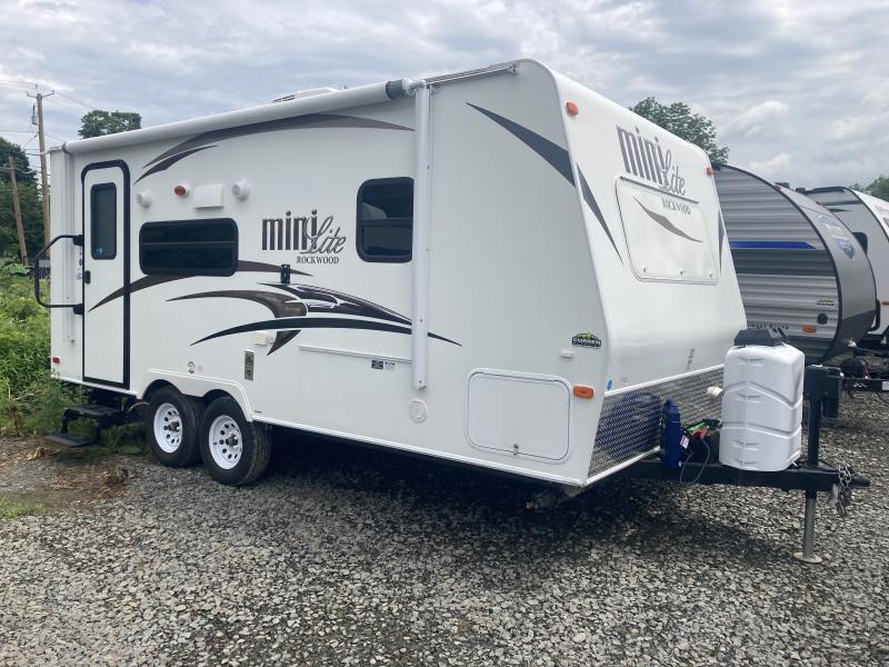 2015 Forest River ROCKWOOD 2109S MINI LITE Travel Trailer 2015 Forest River ROCKWOOD 2109S MINI LITE Travel Trailer