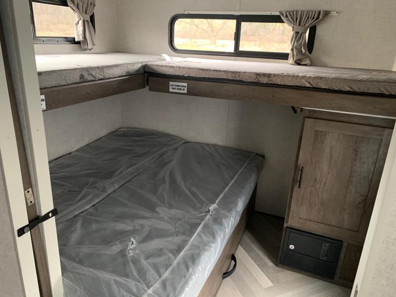2021 SALEM 29VBUD Travel Trailer Bunk House with Versa Bed System