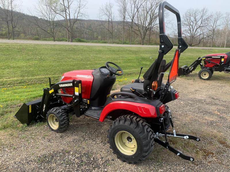YANMAR SA221 Tractor with Loader and Bucket 21 HP 10 Year