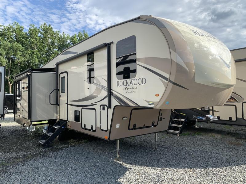 2019 Forest River Inc. ROCKWOOD Signature Ultra Lite 8290BS Fifth Wheel