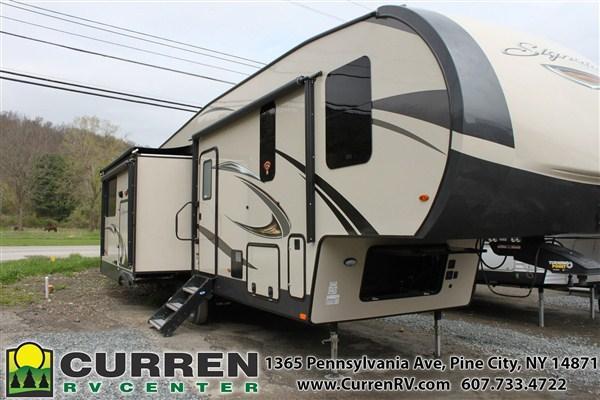 2019 Forest River Inc. ROCKWOOD Signature Ultra Lite 8290BS Fifth Wheel Camper 2019 Forest River Inc. ROCKWOOD Signature Ultra Lite 8290BS Fifth Wheel Camper