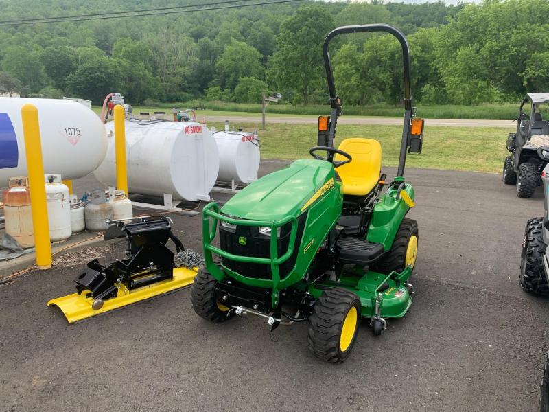 2019 JOHN DEERE 1023 E with MOWER & SNOW PLOW Tractor - Very Low Hours - Like New 2019 JOHN DEERE 1023 E with MOWER & SNOW PLOW Tractor - Very Low Hours - Like New