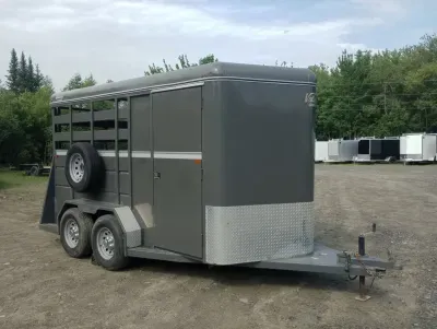 2022 Valley 2800 2-Horse Slant/Livestock Combo w/Front Tack, Rear Calf Gate, Spare Tire