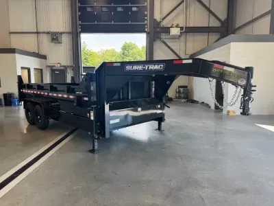 2026 Sure-Trac 7x16 Powder Coated 14K LowPro Gooseneck Dump Trailer w/Ramps & Tarp
