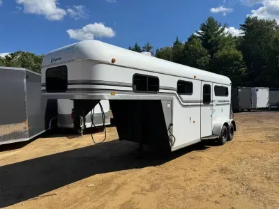 2004 Kingston 2 Horse Straight-Load Gooseneck Trailer w/Large Dressing Room