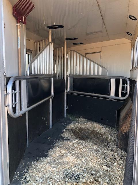 2011 Merhow Trailers Verylite 3 Horse Living quarters Trailer | Near Me