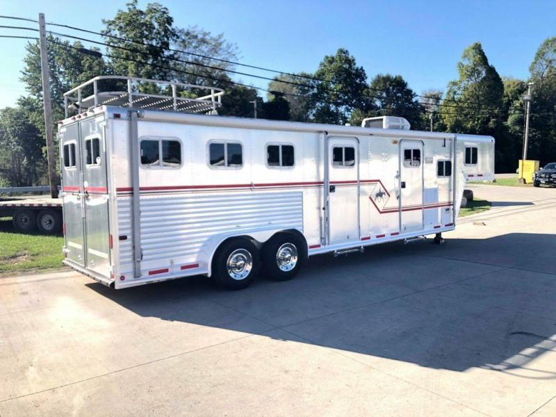 1995 Featherlite 3 Horse Living Quarters Horse Trailer 1995 Featherlite 3 Horse Living Quarters Horse Trailer