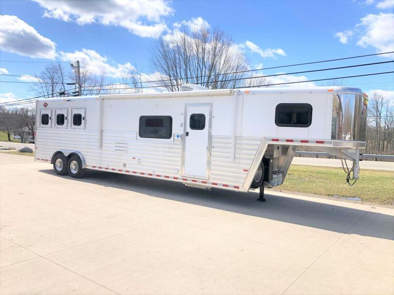 2020 Hart Trailers 3-Horse w/ 14' Custom Front Bathroom LQ Horse Trailer 2020 Hart Trailers 3-Horse w/ 14' Custom Front Bathroom LQ Horse Trailer