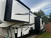 used Fifth Wheel Trailers Keystone RV Montana High Country for sale, in Powell, TN Thumbnail 2