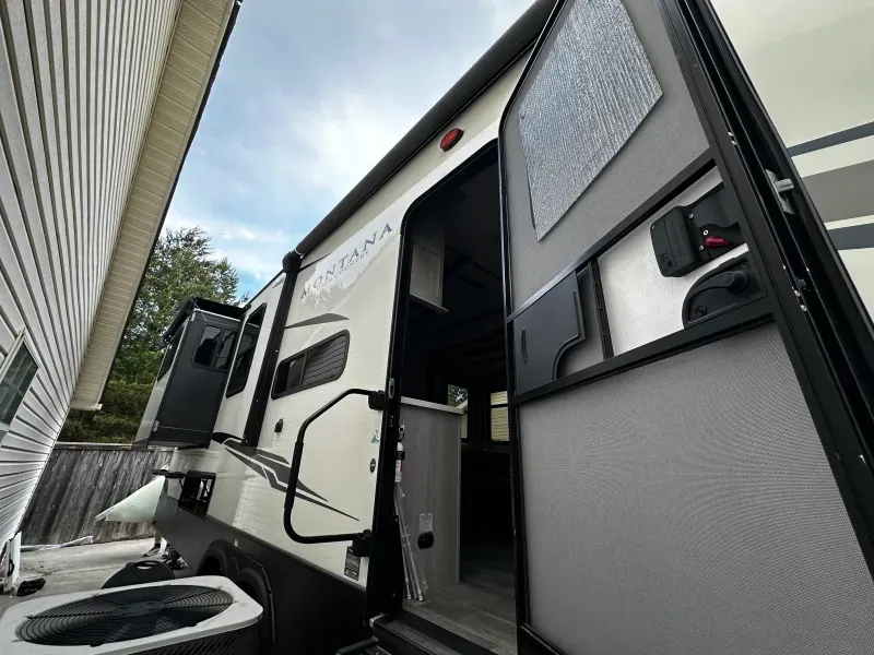 used Fifth Wheel Trailers Keystone RV Montana High Country for sale, in Powell, TN Thumbnail 4