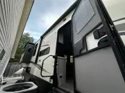 used Fifth Wheel Trailers Keystone RV Montana High Country for sale, in Powell, TN Thumbnail 4