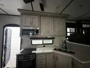 used Fifth Wheel Trailers Keystone RV Montana High Country for sale, in Powell, TN Thumbnail 7