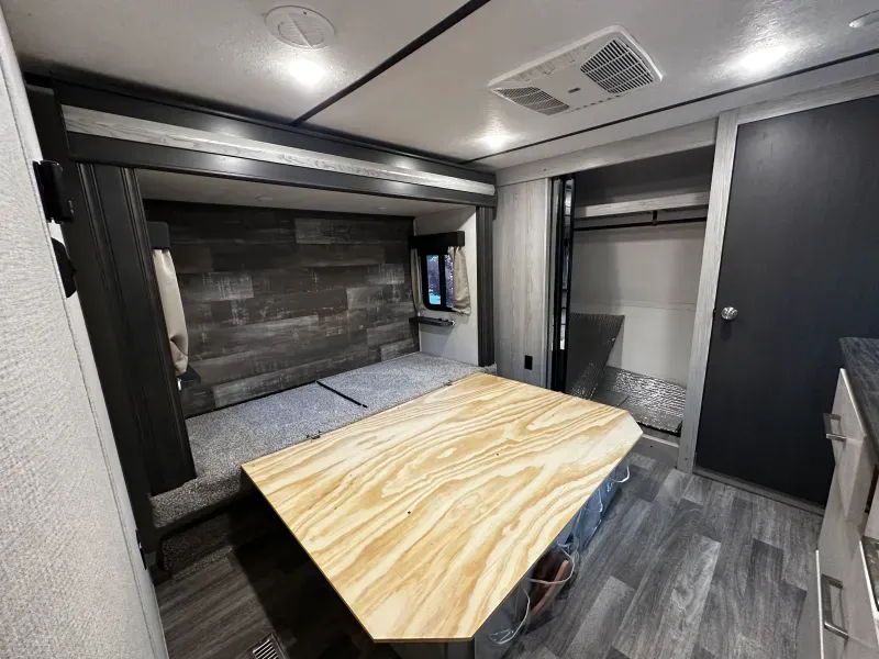 used Fifth Wheel Trailers Keystone RV Montana High Country for sale, in Powell, TN Thumbnail 13